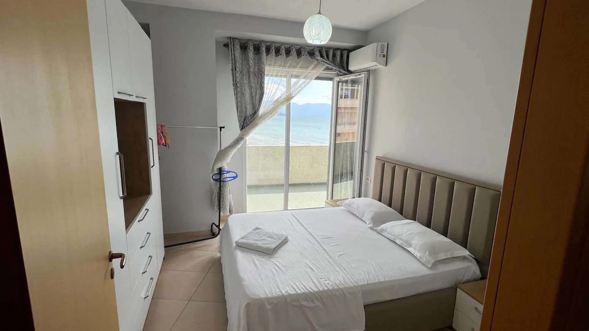 Beautiful 2 Bedroom Flat Vlorë