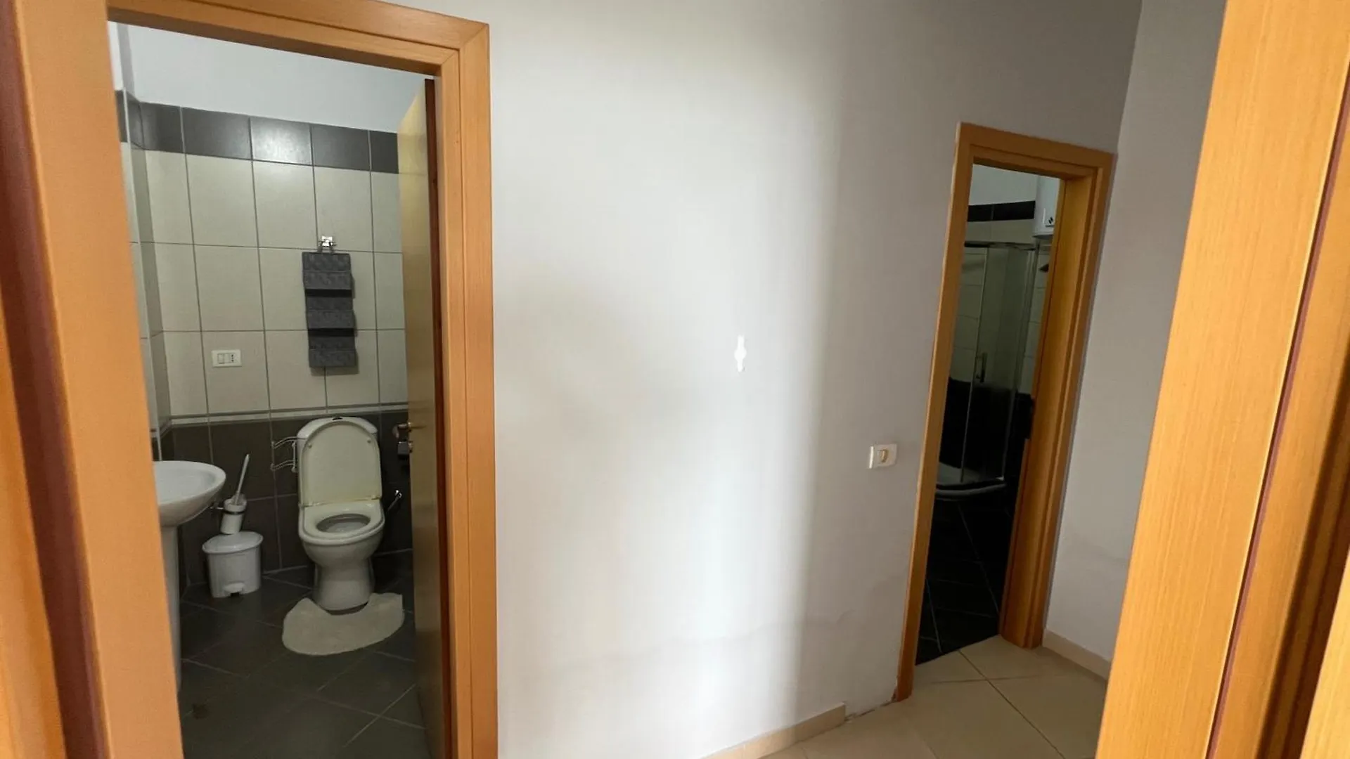 アパート Beautiful 2 Bedroom Flat Vlorë アルバニア